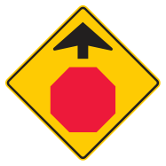 Знак STOP попереду